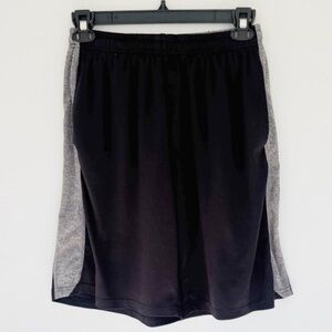Unbranded men’s black and gray athletic workout shorts size medium